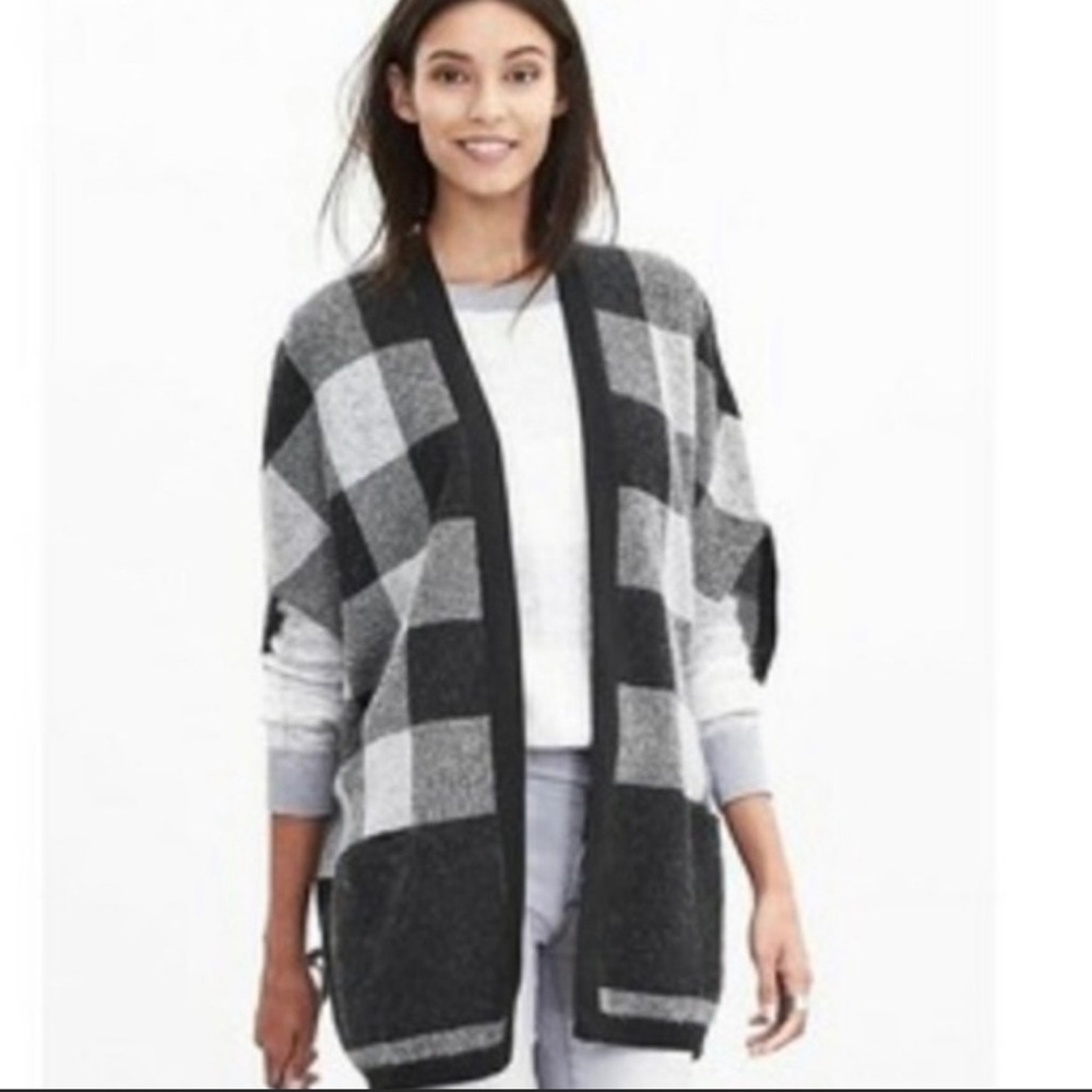 Banana Republic Black Checkered Sleeveless Poncho Sweater
